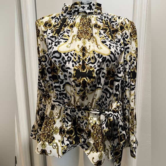 Ashley Stewart Tops - 30/32 Golden chain top NWT- matches wide leg pants in closet Log sleeve, modern